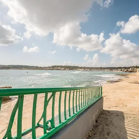 Seafront Amazing View, 2 Bedroom Flat Apartment *