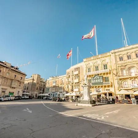 Seafront Amazing View, 2 Bedroom Flat
