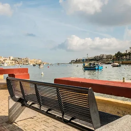 Seafront Amazing View, 2 Bedroom Flat