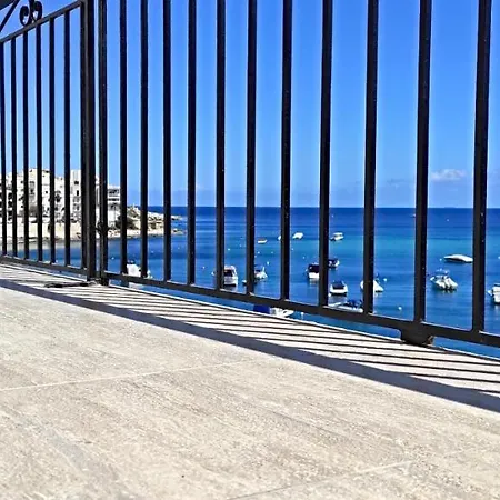 Appartement Seafront Amazing View, 2 Bedroom Flat