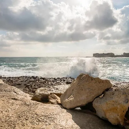Seafront Amazing View, 2 Bedroom Flat Marsaskala
