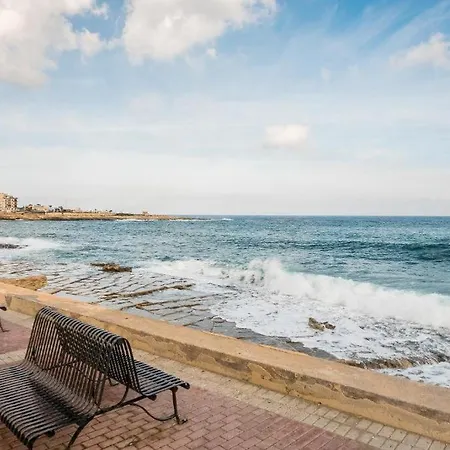 Seafront Amazing View, 2 Bedroom Flat Marsaskala