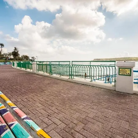 Seafront Amazing View, 2 Bedroom Flat Marsaskala