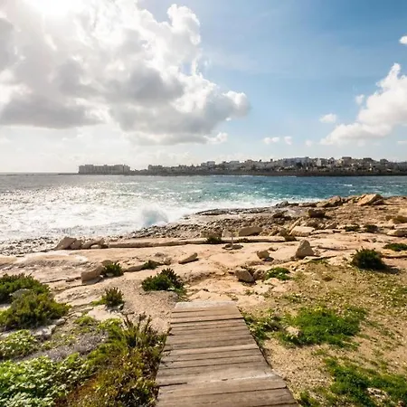 Seafront Amazing View, 2 Bedroom Flat Marsaskala
